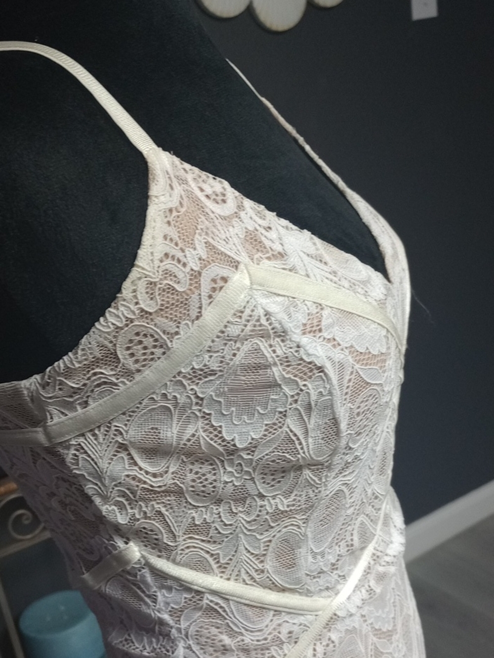 GUESS Sexy Summer White LACE Stretchy Mini Dress Size Small - Picture 5 of 15